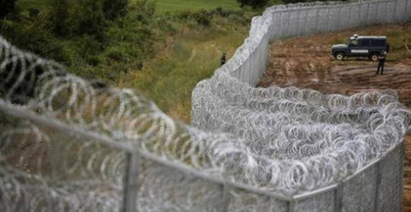 Зид шаље избјеглице према Хрватској и БиХ