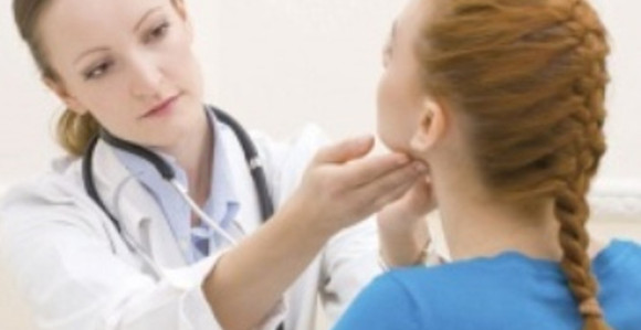 Simptomi sunčanice kod većeg broja ljudi