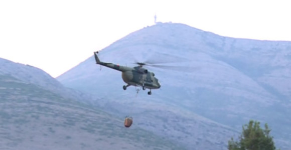 U Drvaru požar gasi helikopter