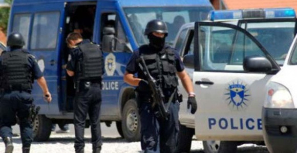 Terorističke uniforme i oružje na Kosmetu