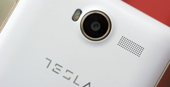 Prve fotografije Tesla pametnih telefona!