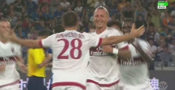 Видео: Ау, какав гол Мексеса за тријумф Милана над Интером!