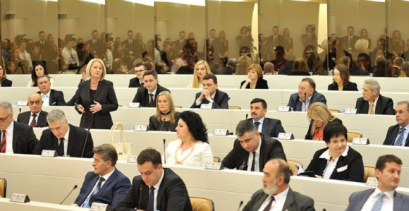 Posao iz snova: Za 35 sati poslanici su zaradili 15.000 KM