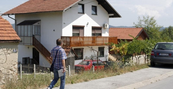 Čisteći pušku ranio majku u glavu