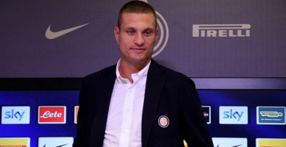 Vidić operisan, pauza do Nove godine!