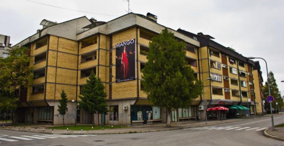 Na Pentagonu pucaju zidovi, a zgrada tone