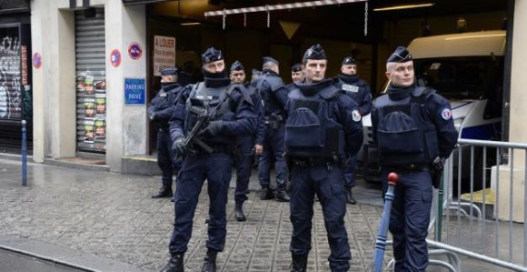 Napad na zgradu vlade, ranjen policajac