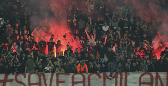 Миланови "Ултраси" тјерају Галијанија!