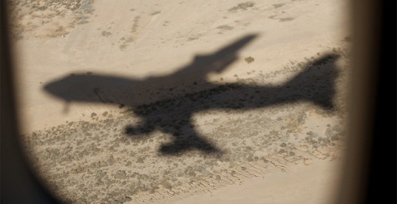 Pilot umro, kopilot spustio avion