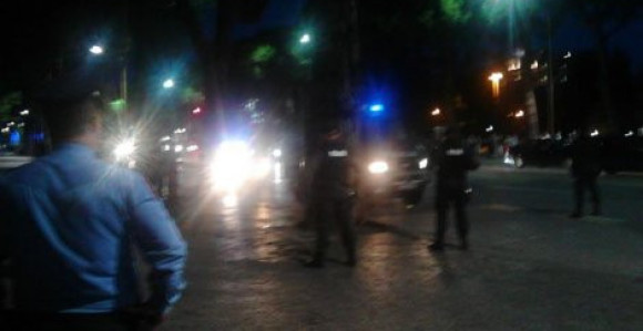 Izrešetan muškarac iz automobila u pokretu