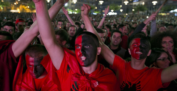 Albanski huligani prijete: Sloboda za Morinu ili krv!!!