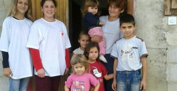 Srbac: Uručeno 36 paketa pomoći