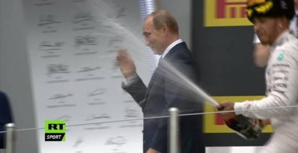 Видео: Хамилтон испрскао Путина!