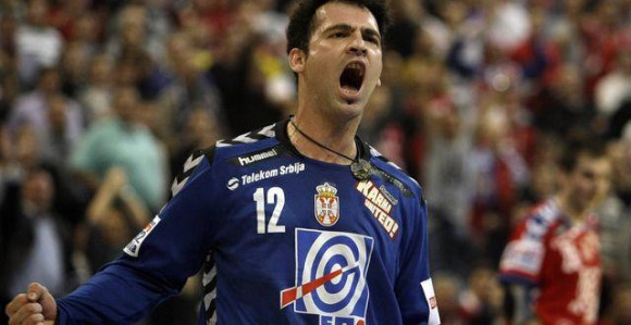 "Ministar odbrane" opet čuva Srbiju!