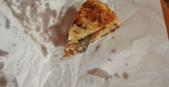Ko u Srbiji stavlja žilete u burek?