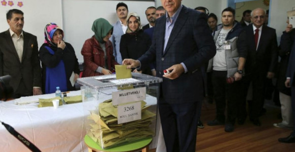 Turska: Vladajuća AKP ubjedljivo vodi