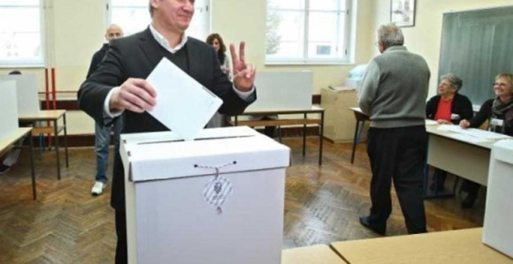 Milanović glasao pa recitovao Tina Ujevića