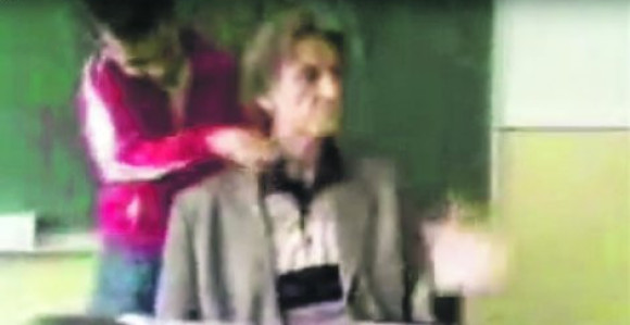 Nastavnik: Učenici samo što me ne biju