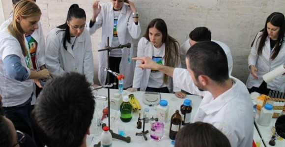 Hologrami, roboti i munje u epruveti!