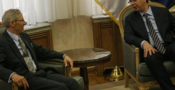 Majkl Kirbi: Ne rušimo Vučićevu vladu