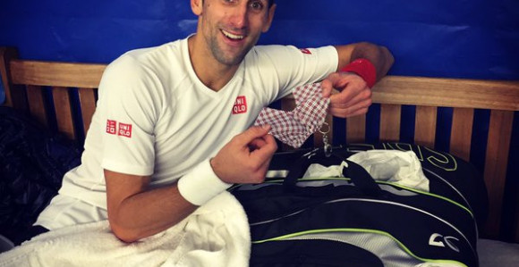 Novak najzad prihvatio "baksuzni" poklon!