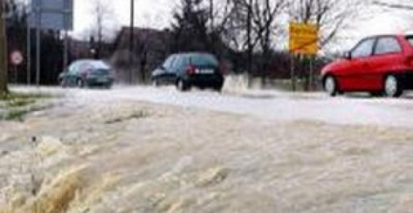 U Sisku spremni autobusi za evakuaciju zbog moguće poplave