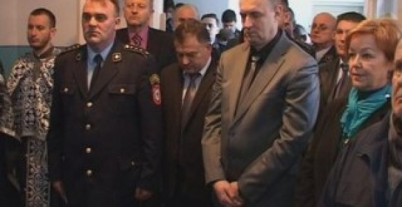 Ministar Jovičić otkrio spomen ploču poginulim policajcima u Modriči (VIDEO)