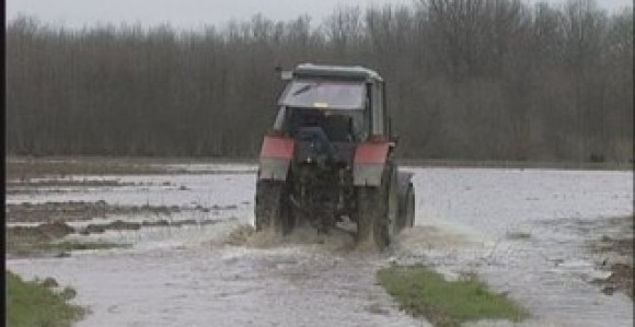 U Semberiji na snazi redovna odbrana od poplava (VIDEO)