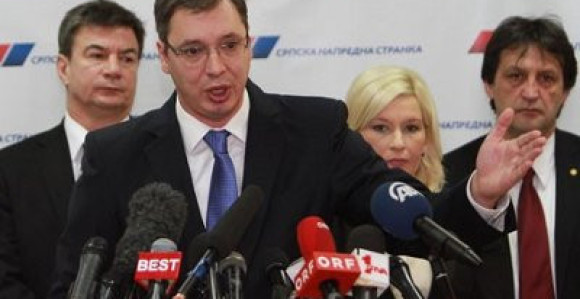 Vučić poručio funkcionerima SNS: Smenite me, ako možete!