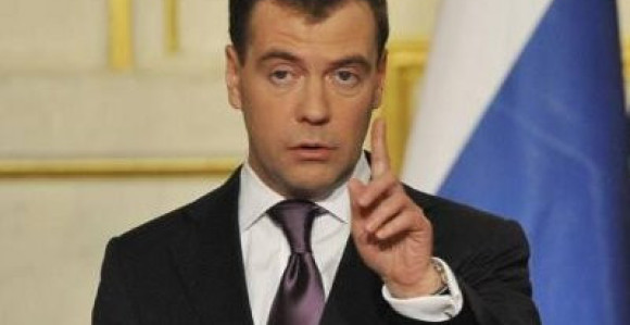 Medvedev: Srbija da 'gura' proces oko Kosova, a ne Rusija