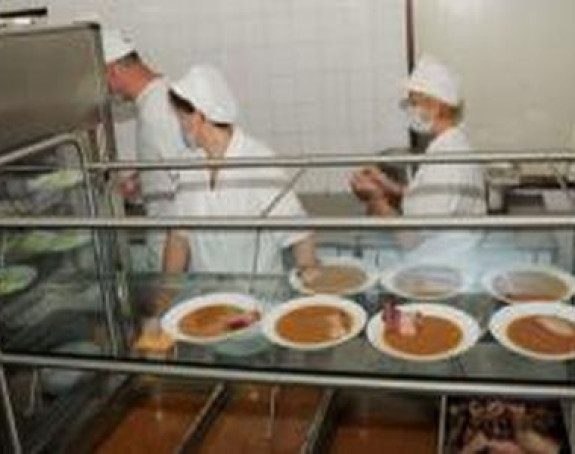 Kuvarica kriva za trovanje studenata