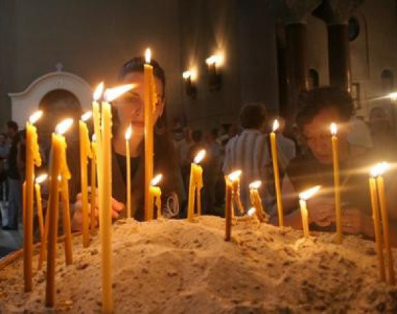 Prislužene svijeće za stradale Srbe