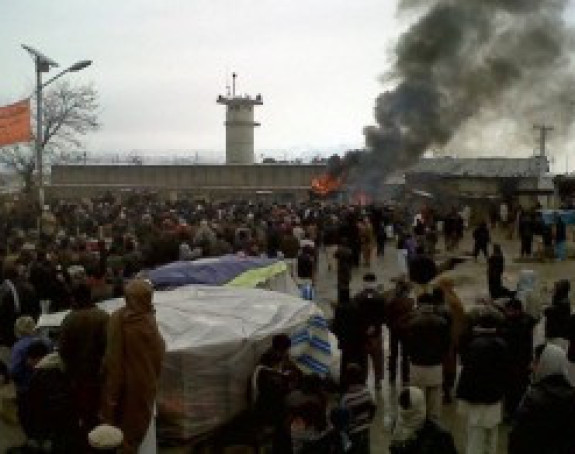 Protesti ispred baze SAD u Avganistanu zbog paljenja Kurana