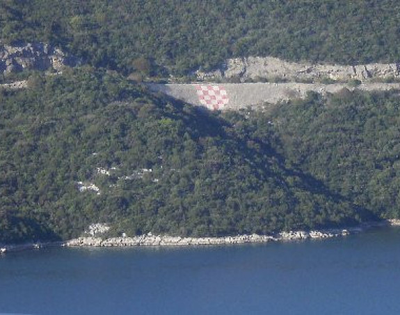 Nad Neumom ponovo šahovnica