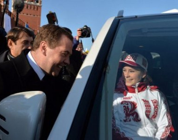 Medvedev darivao mercedese