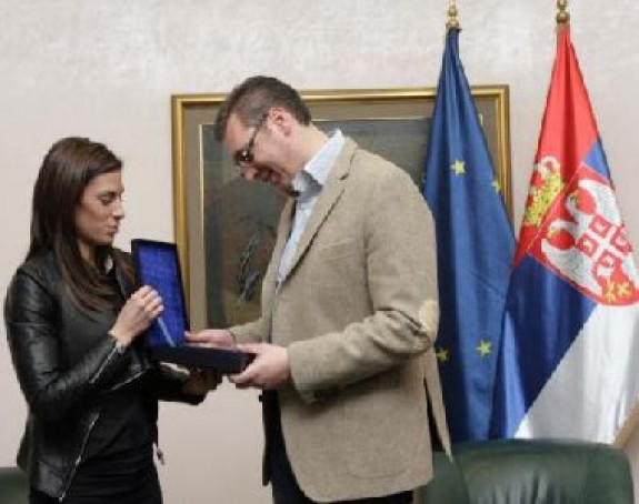 Španović poklonila medalju Vučiću