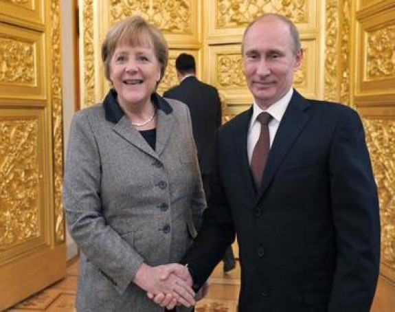 Merkelova: Nemam razloga da sumnjam u Putina