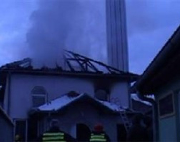 Вехабија запалио џамију, имам се угушио