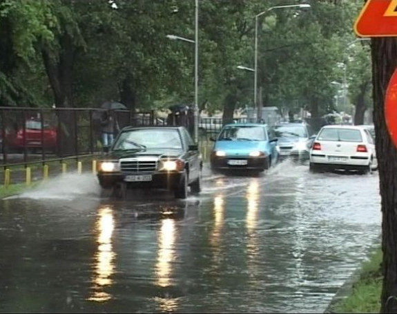 Вода на улицама Бијељине (ВИДЕО)