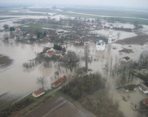 Помоћ поплављенима: Вратити стотине украдених  милиона