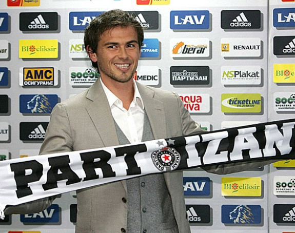 AEK čeka Lazovića