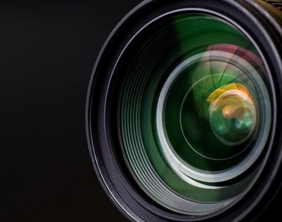 Neko špijunira Francuze?!