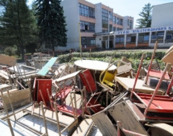 U poplavama devastirani školski objekti