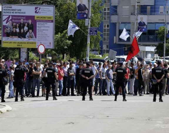 Косовска Митровица: Сукоб Албанаца са полицијом