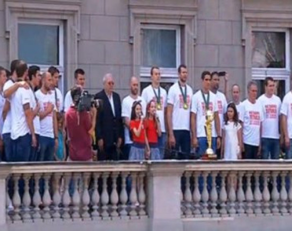 Srbi dočekali zlatne 'Delfine'!
