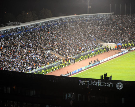 Partizan ipak domaćin u prvom meču sa Nefčijem