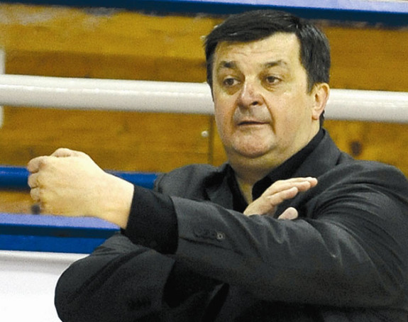 Polivanje ledenom vodom - srpski trener boluje!