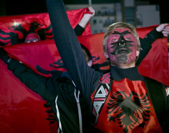 Албанци славили прекид меча!