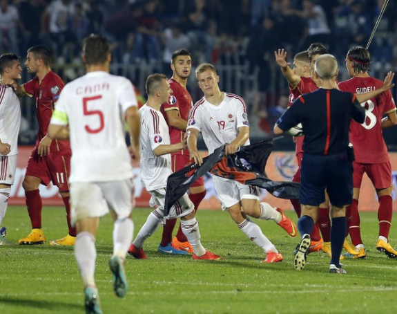 Džaka: Ne dam našu zastavu ŠKIJAMA!!!