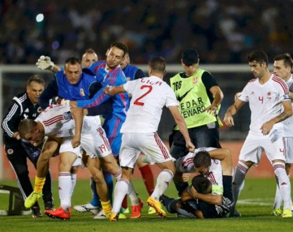 Блатер осудио синоћна дешавања